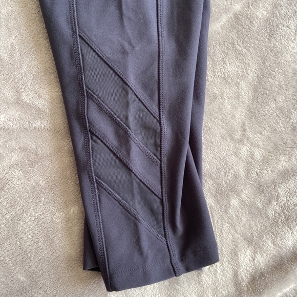 Mondetta high waisted yoga pant capri women’s size medium with mesh side pockets - Picture 5 of 5